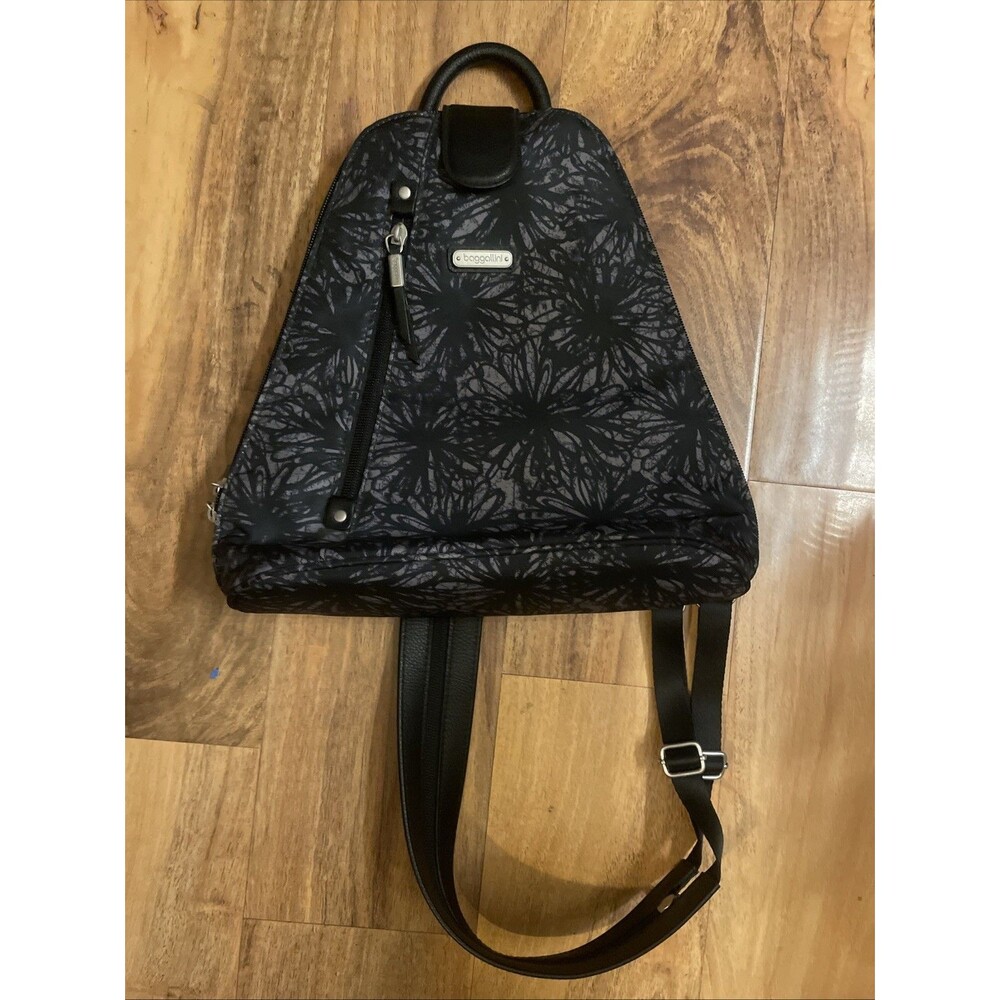 Baggallini Grey and Black Metro Convertible Backpack Sling Travel Purse